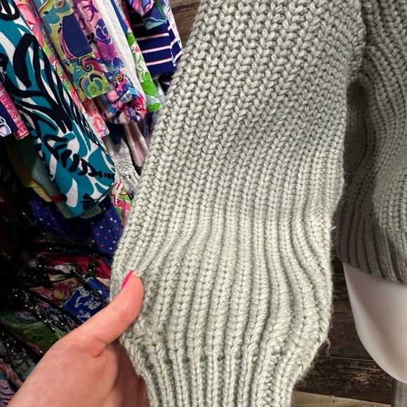 H&M Women's Sage Green Cable Knit Sweater - Picture 3 of 11